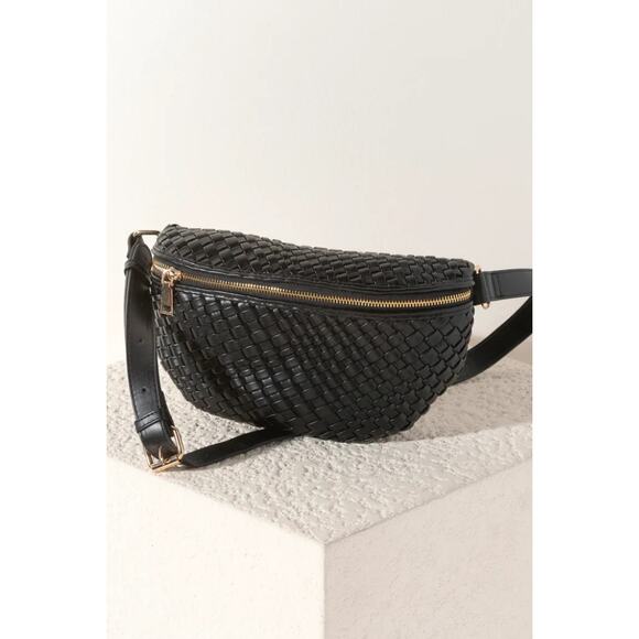 Shiraleah Blythe Sling Bag - NWT - Picture 1 of 6